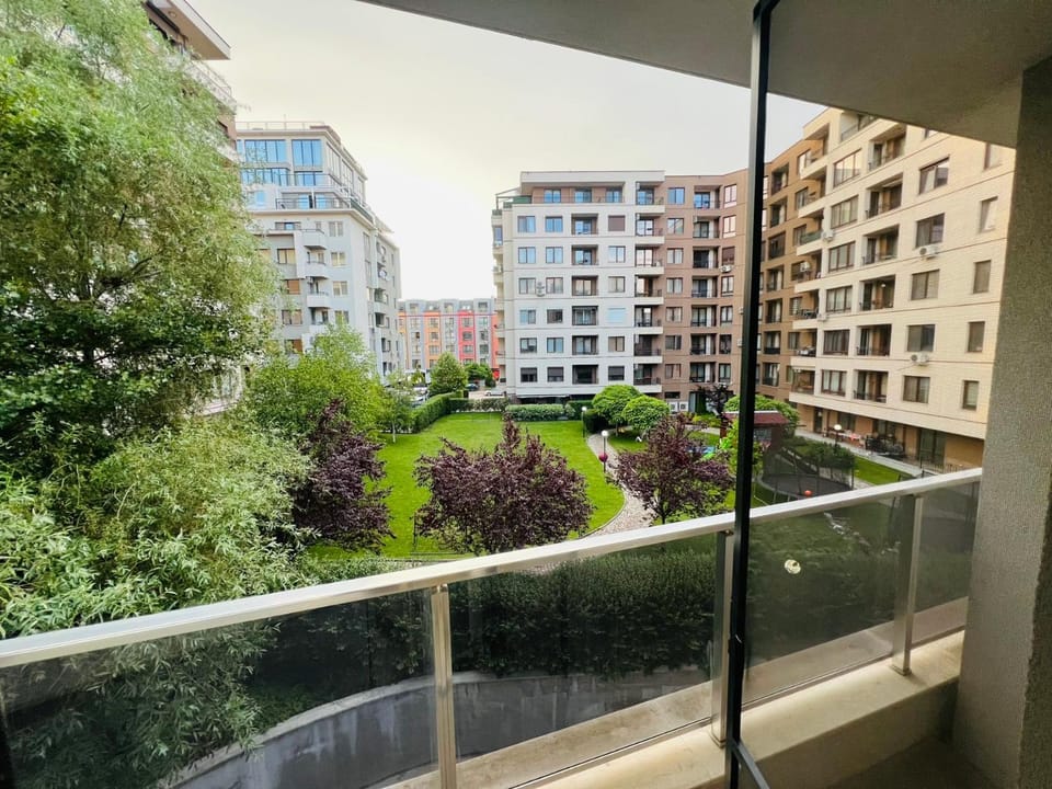 Апартамент Алисън 32 с подземен гараж Apartment in Sofia