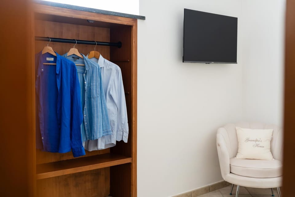 Bedroom, wardrobe