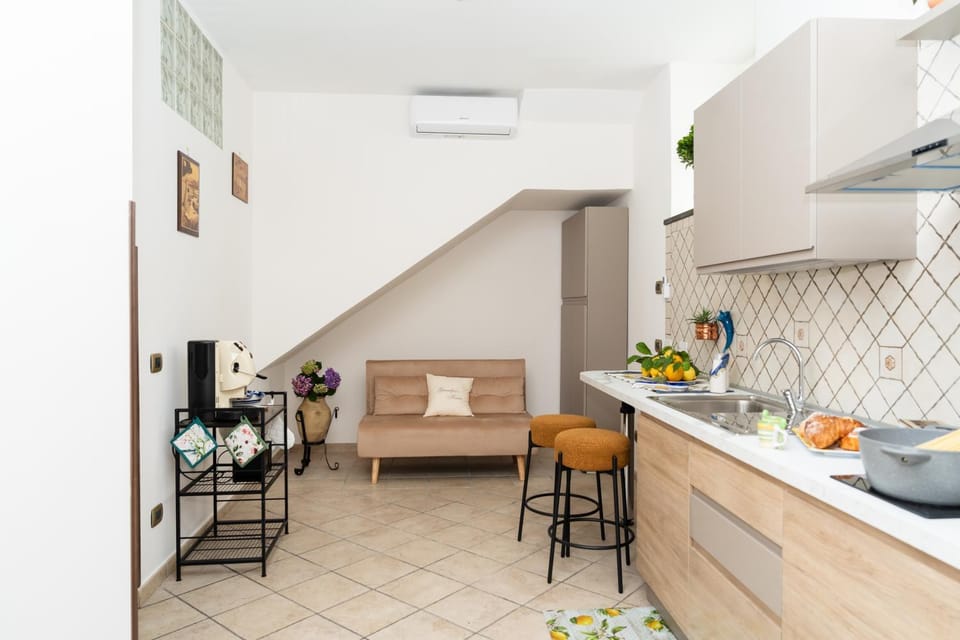 Kitchen or kitchenette, Breakfast, kitchen
