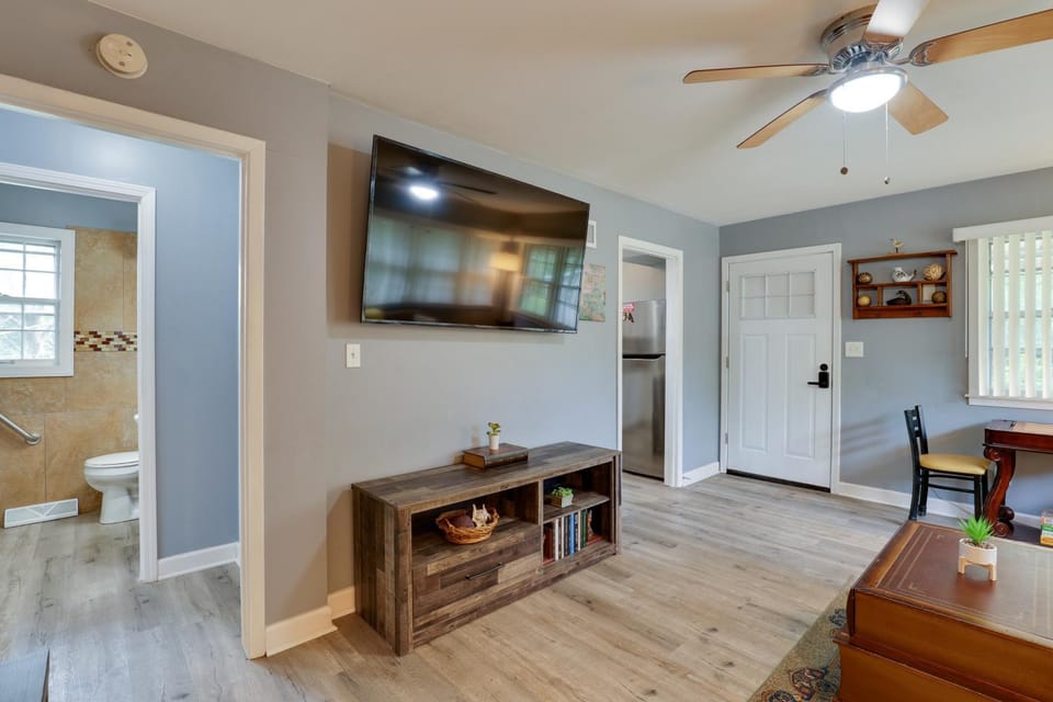 Home w/ Fenced Yard, 13 Mi to Kansas City Stadium! House in Kansas City