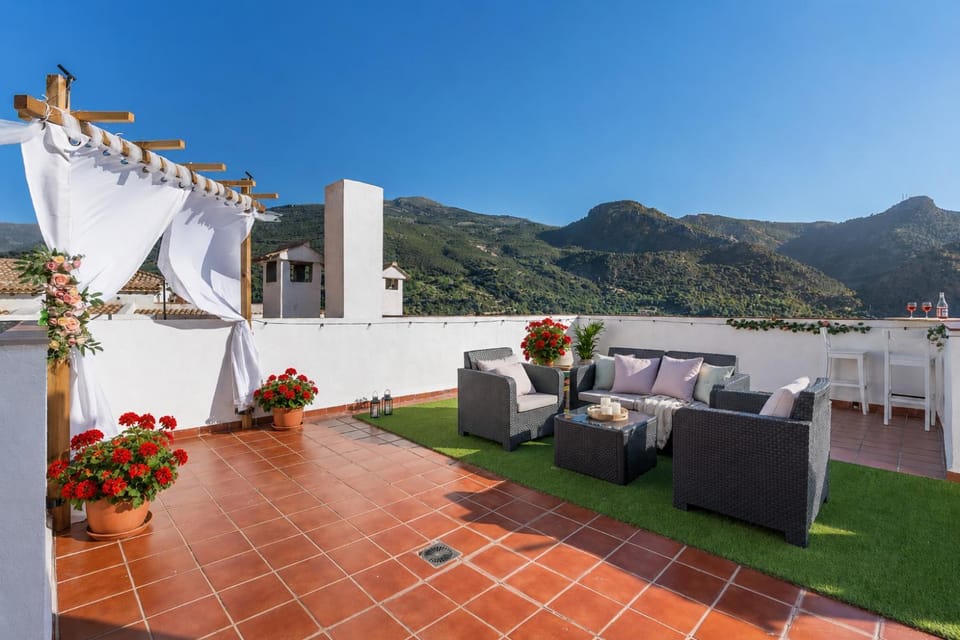 Balcony/Terrace, Mountain view