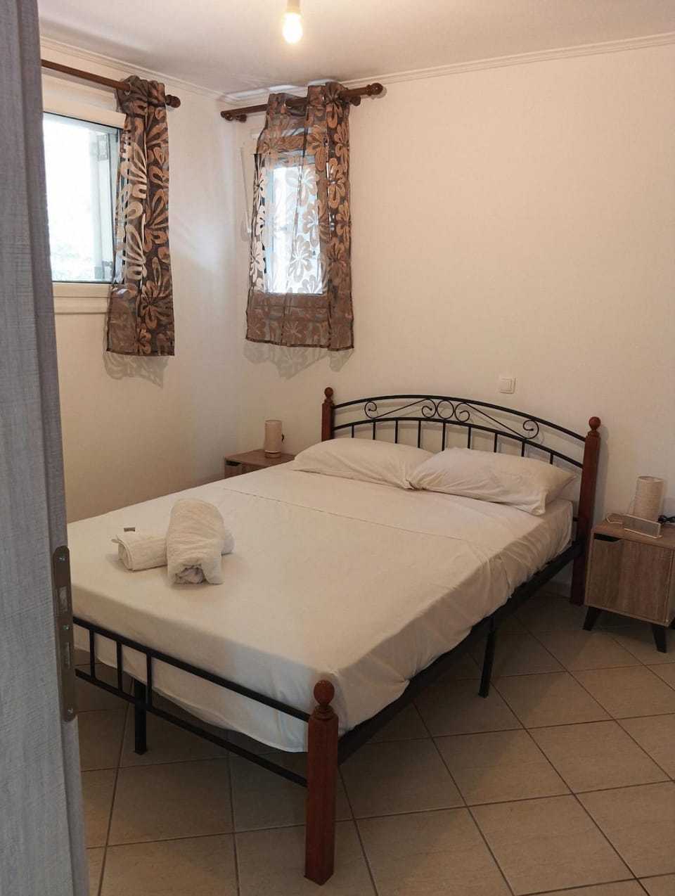 Bed, Bedroom, towels