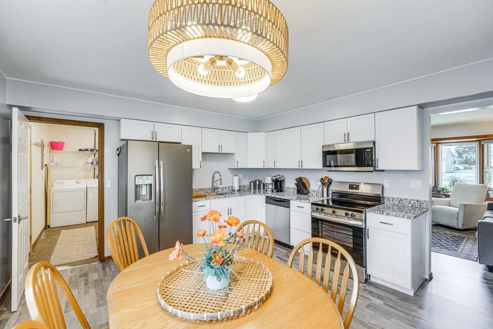 2 Mi to Lake St Clair Boat Launch: Family Friendly House in Harrison Township