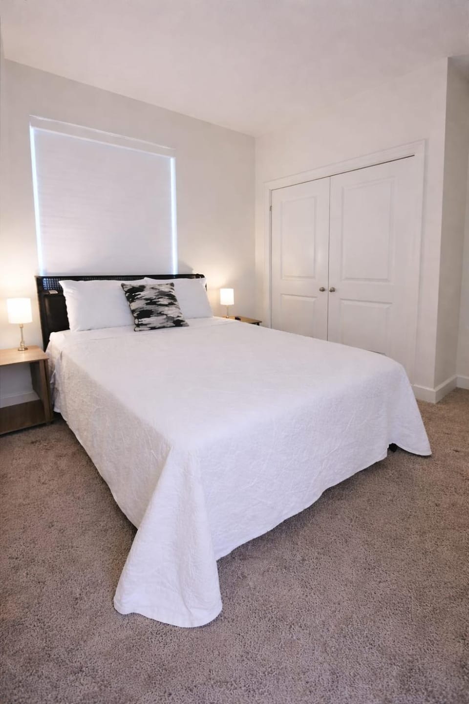 Lux in White 2BR, Balcony, Pool & Bay View Apartment in North Fort Myers