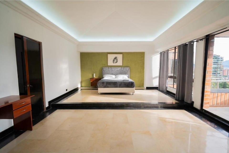 Apartamento amplio en El Poblado, cerca de Provenza Apartment in Medellin