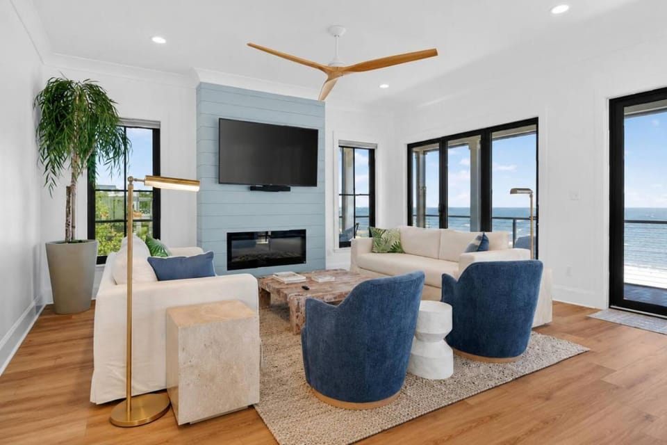 *NEW! The Haven-Pool, Hot Tub, Scenic Beach Views House in Waveland