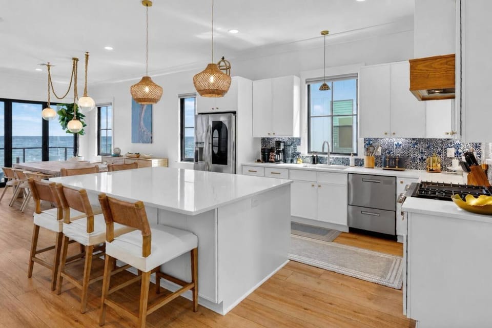 *NEW! The Haven-Pool, Hot Tub, Scenic Beach Views House in Waveland