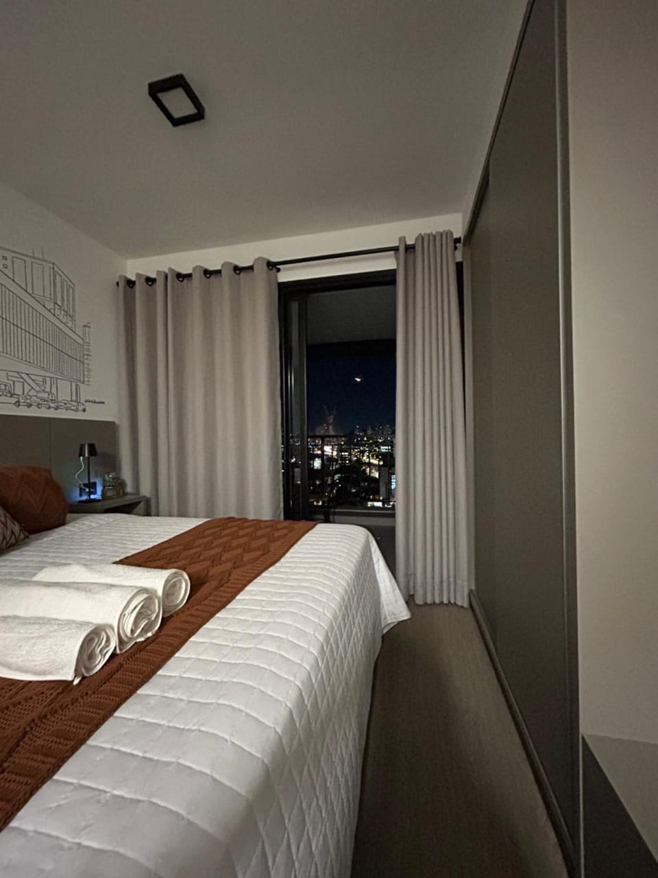 Bed, Night, Photo of the whole room, Bedroom