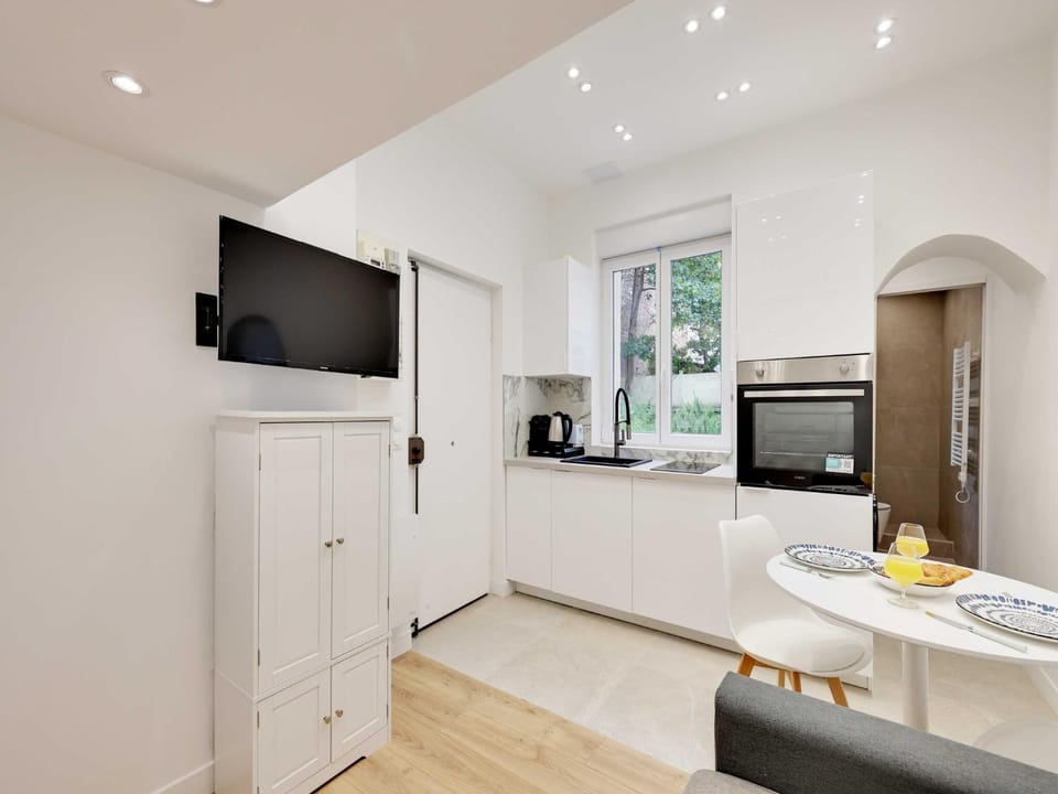 Kitchen or kitchenette, Other, Dining area