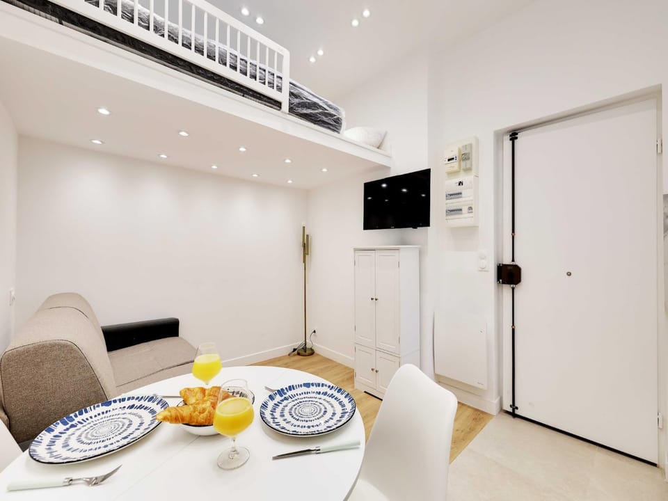 TV and multimedia, Living room, Dining area