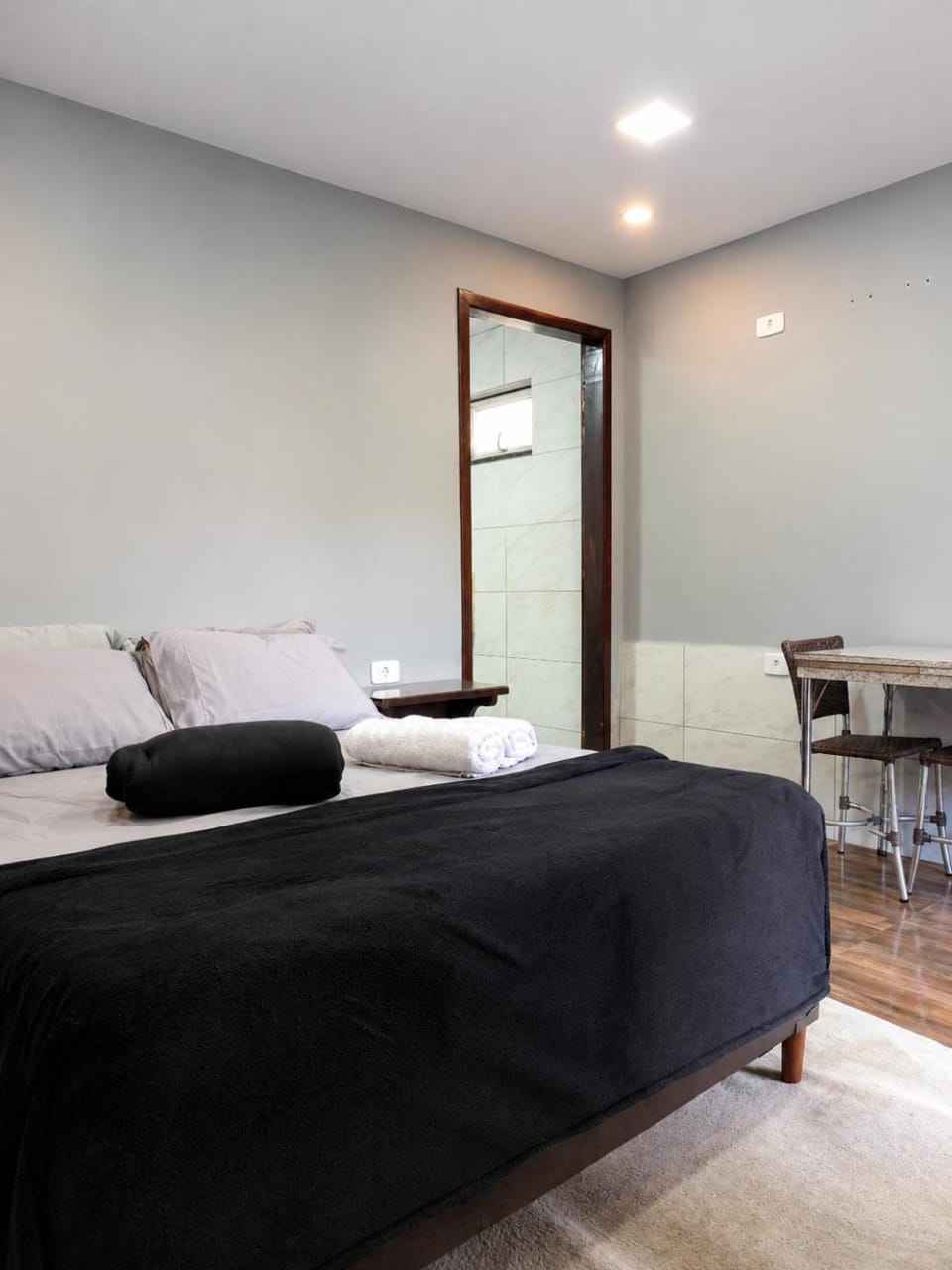 Bed, Photo of the whole room, Dining area, Bedroom
