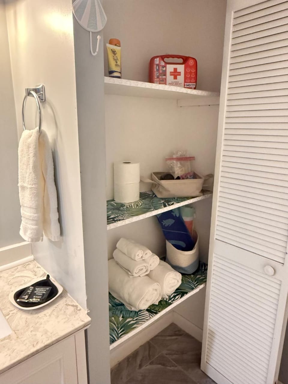 Bathroom, towels
