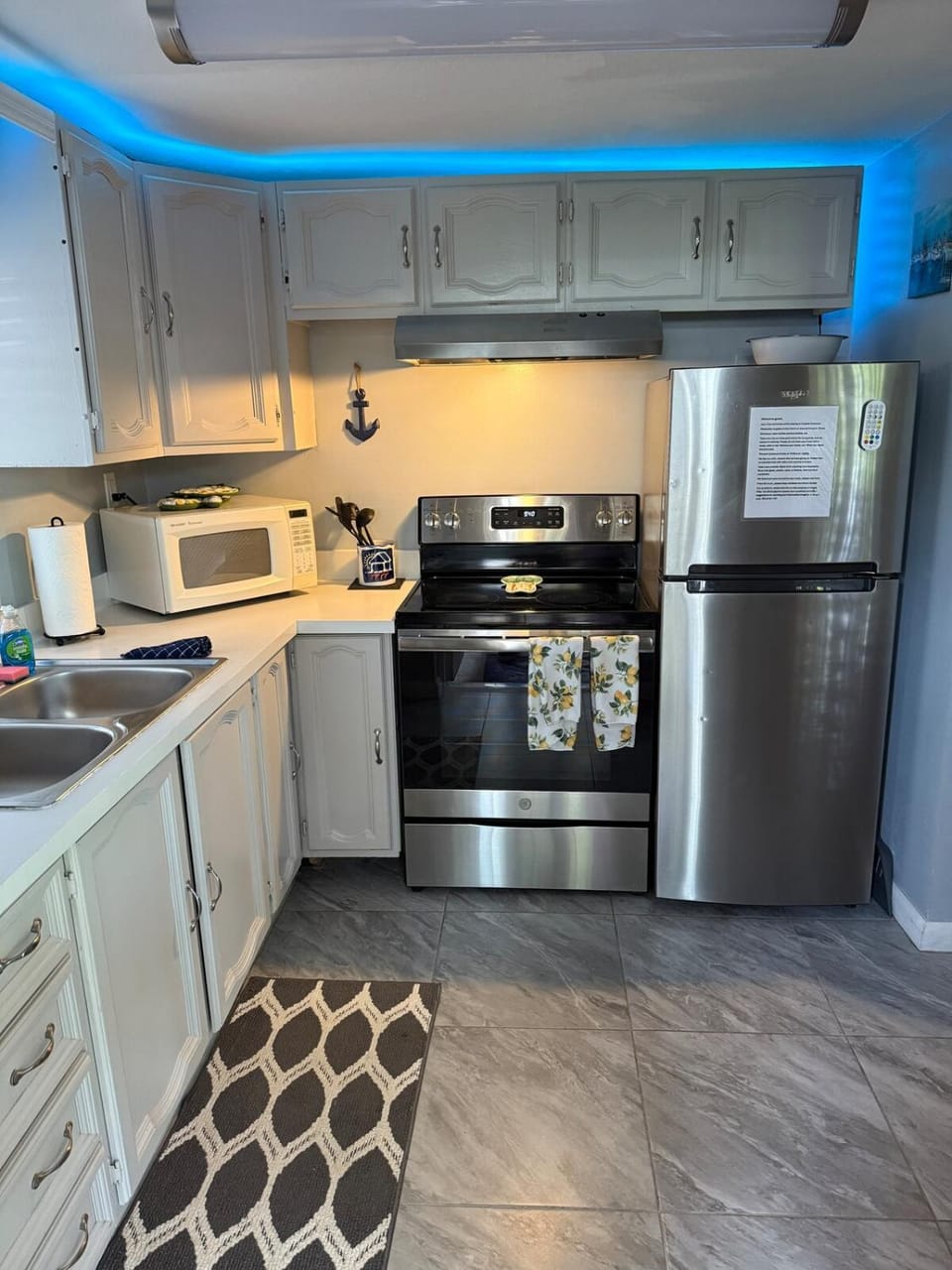Coffee/tea facilities, Kitchen or kitchenette, oven, pet friendly, stove, toaster