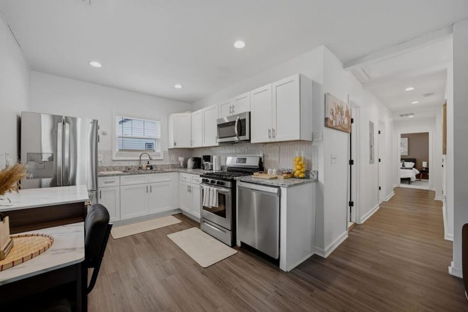 Cozy 3BD Home In Atlanta, Minutes from Airport House in East Point