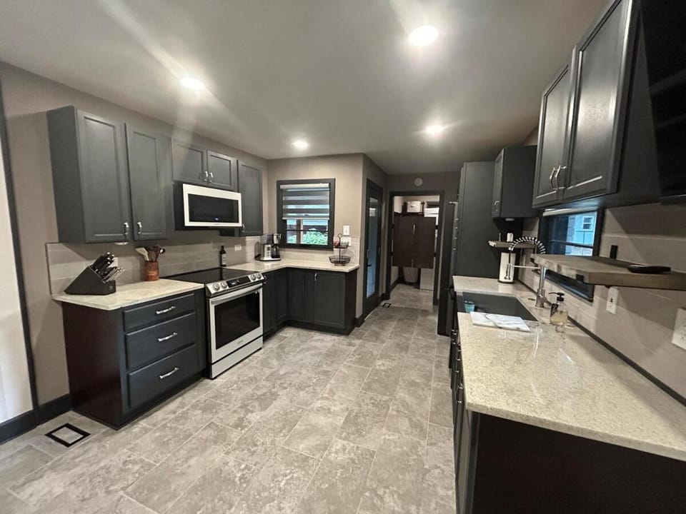 Cozy-modern-home-15-min-from-Atl airport House in Morrow