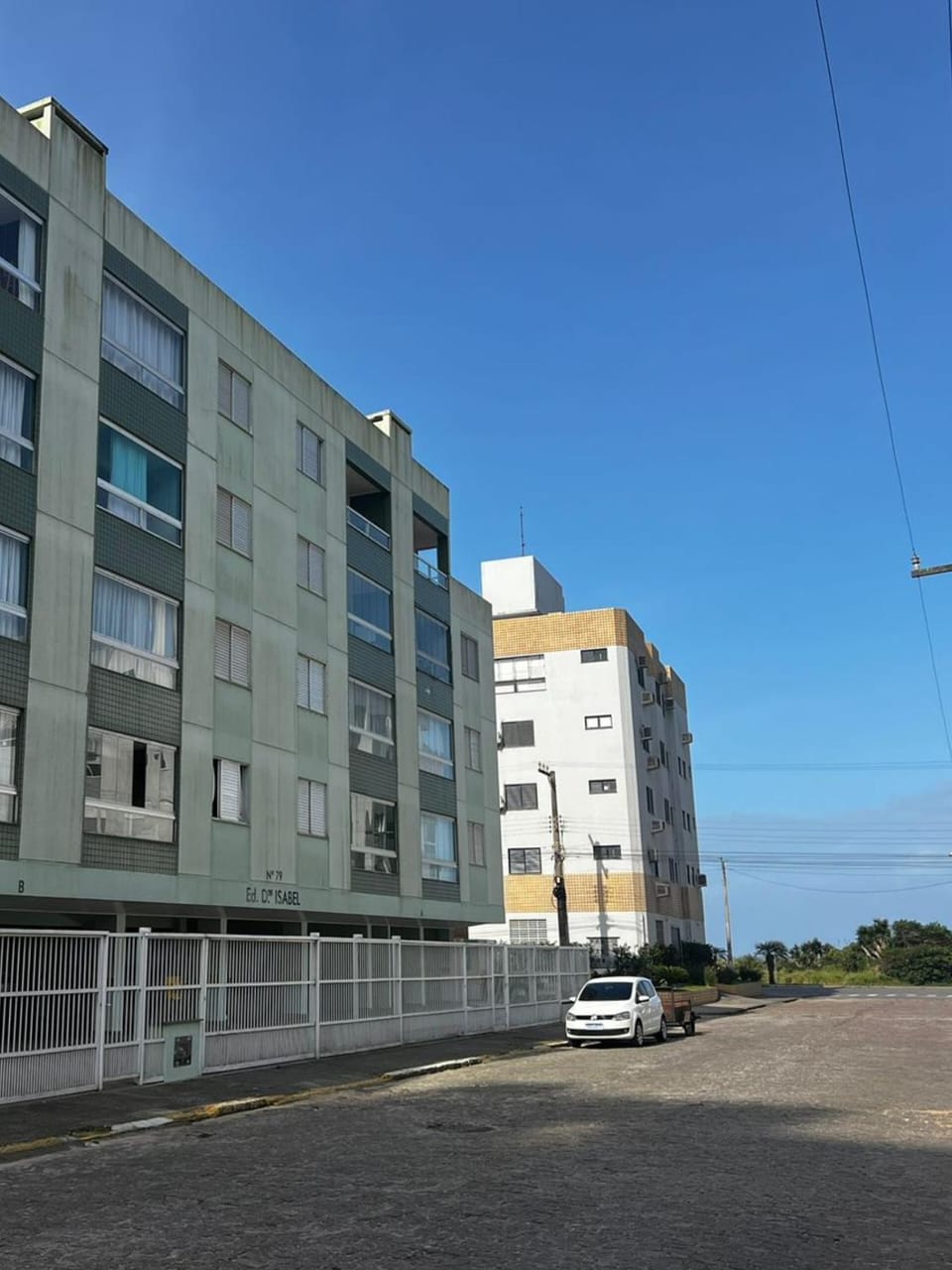 Property building, Day, Neighbourhood, Street view, Location, Parking