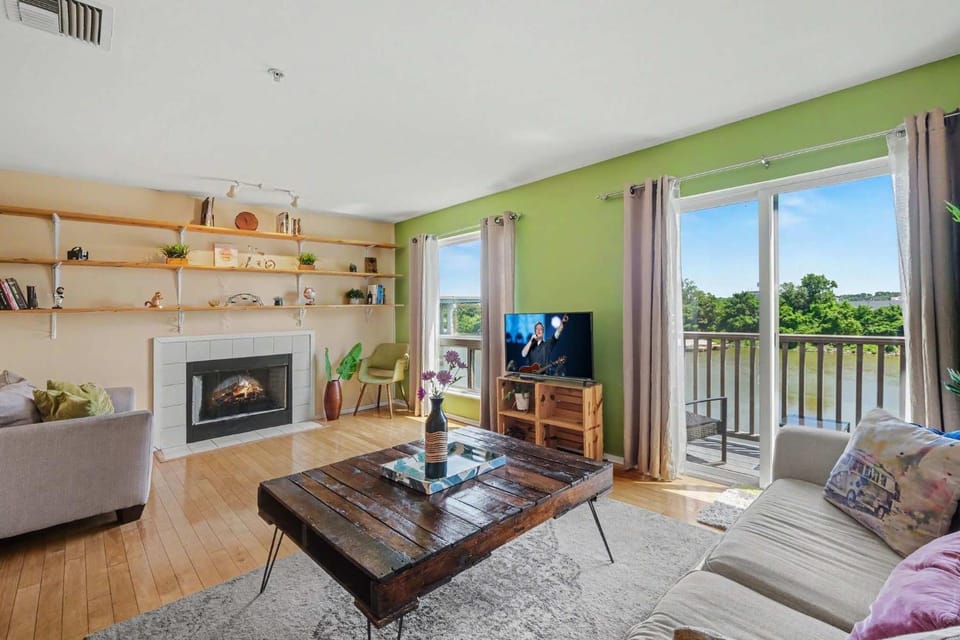 Flow - Pool - River Views - Mins to Broadway House in East Nashville