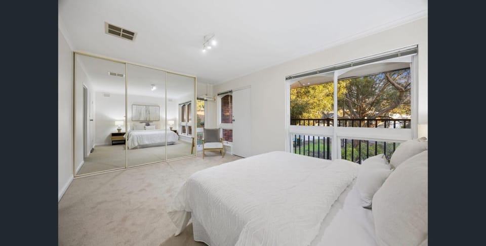 Spacious Hills Retreat with City Convenience Apartment in Adelaide