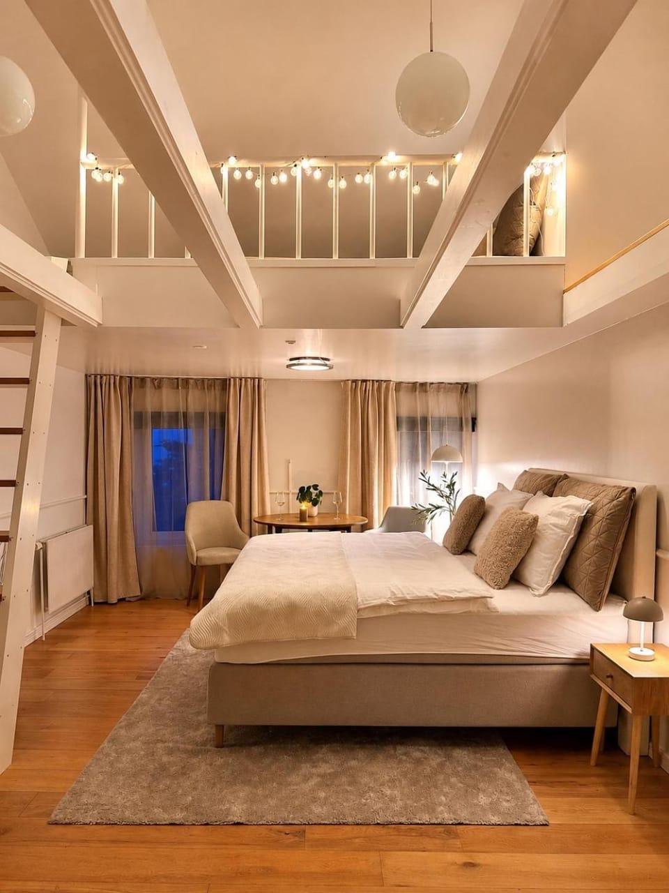Bed, Seating area, Bedroom