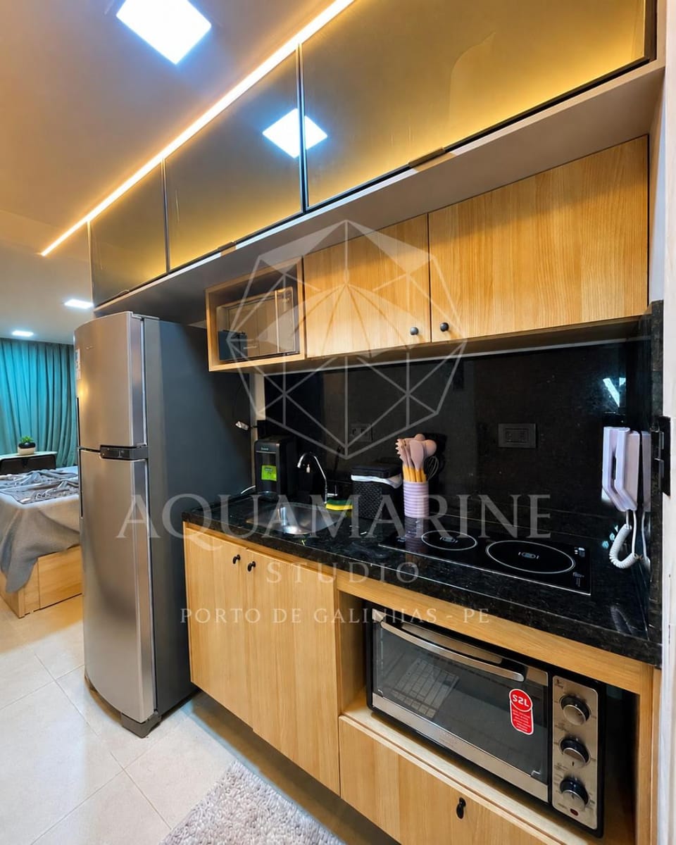 Kitchen or kitchenette, minibar, oven