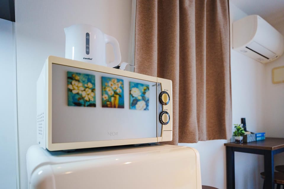 Coffee/tea facilities, Kitchen or kitchenette, microwave, air conditioner
