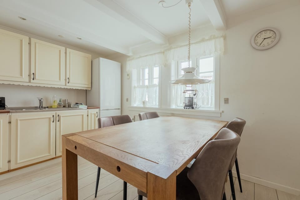 Dining area, kitchen