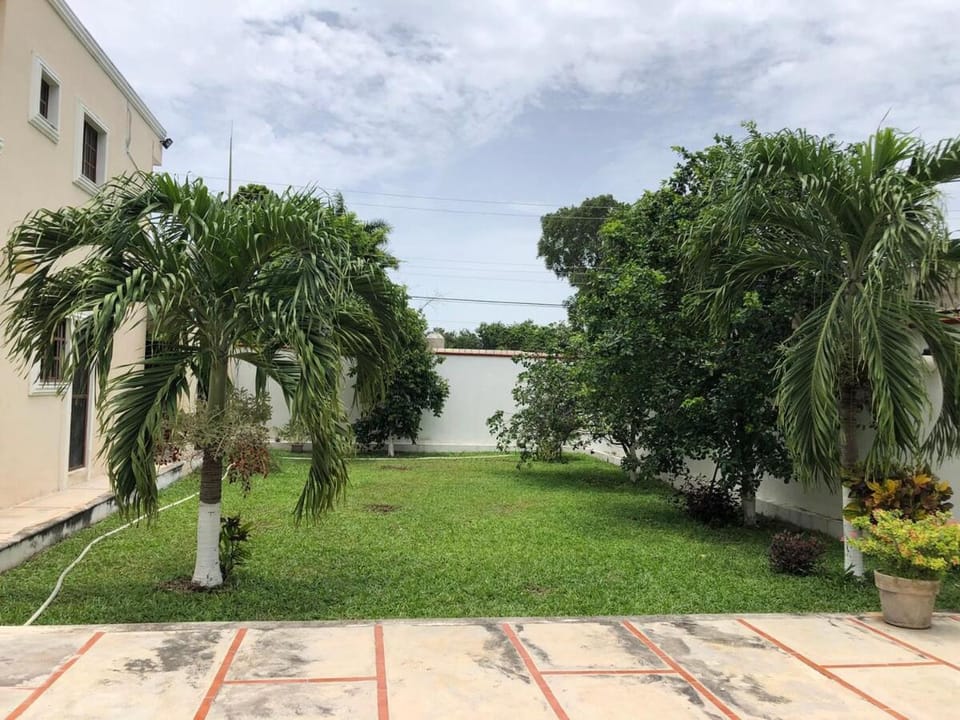 Gated house with garden and pool Mérida Apartment in Merida