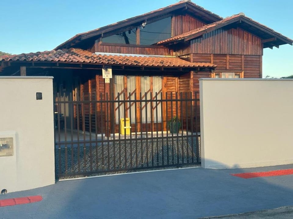 Casa com piscina House in São Francisco do Sul