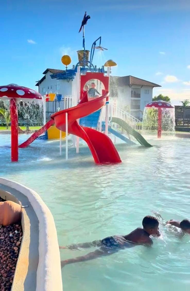 Apartamento térreo com 3 quartos no Tree Bies- próximo do parque aquático infantil Apartment in State of Bahia
