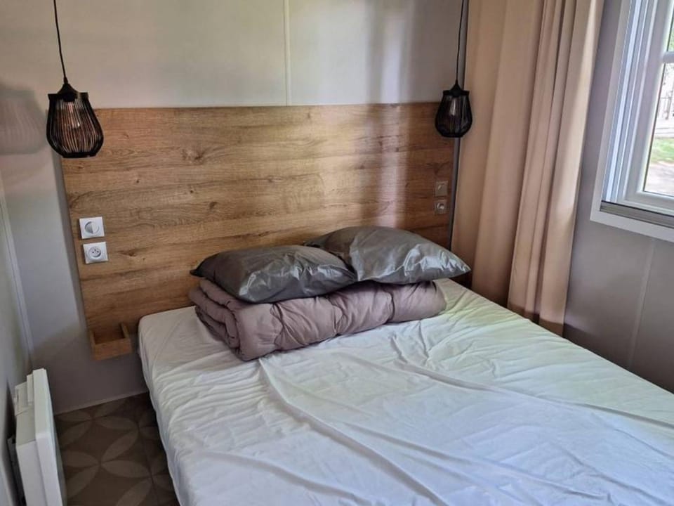 Mobil home confortable - 4 pers. - API-1-52-2911 Campground/ 
RV Resort in Rocamadour