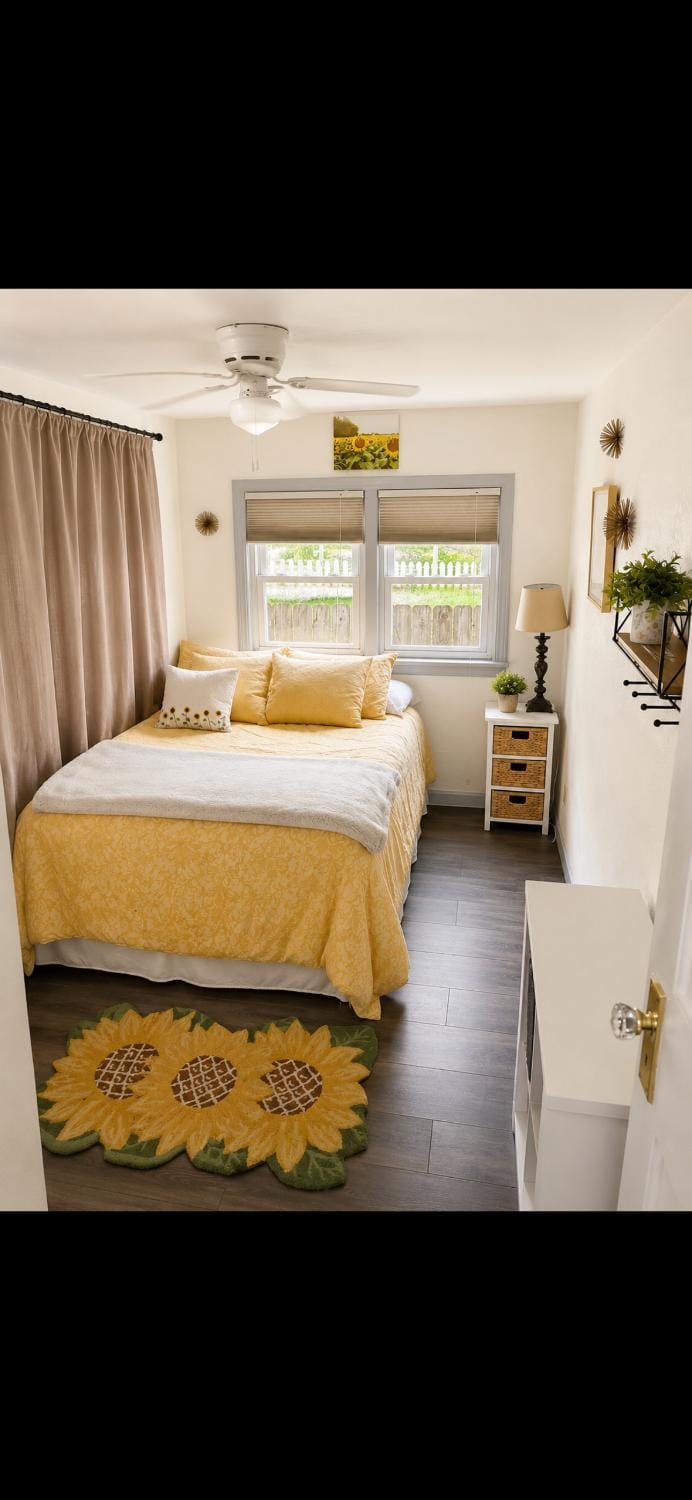 The sunflower stay House in Garden City