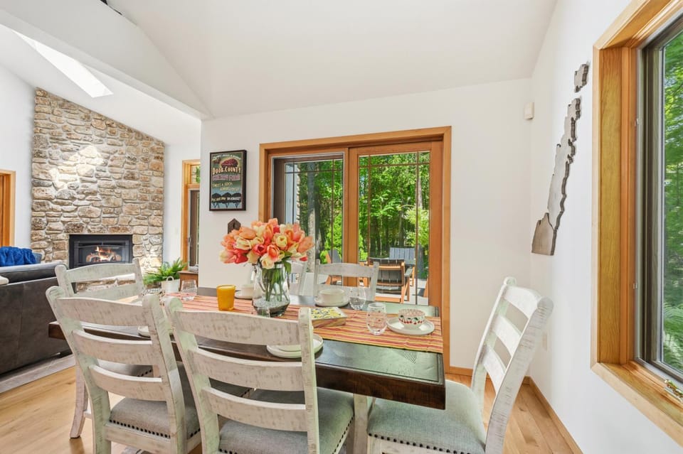 NEW! Quiet Fish Creek Retreat Near Parks & Beach House in Door County