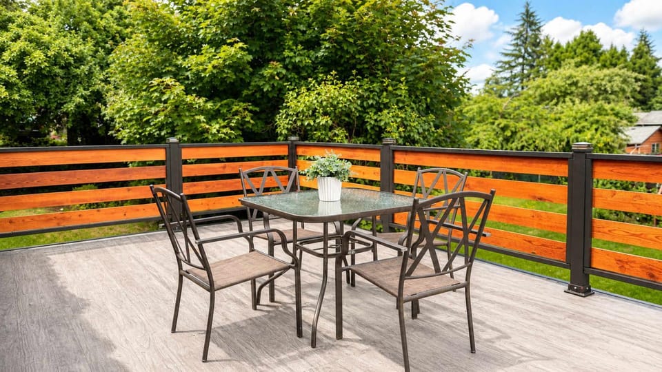 Spacious Pet Friendly Shoreline Home EV charger House in Shoreline
