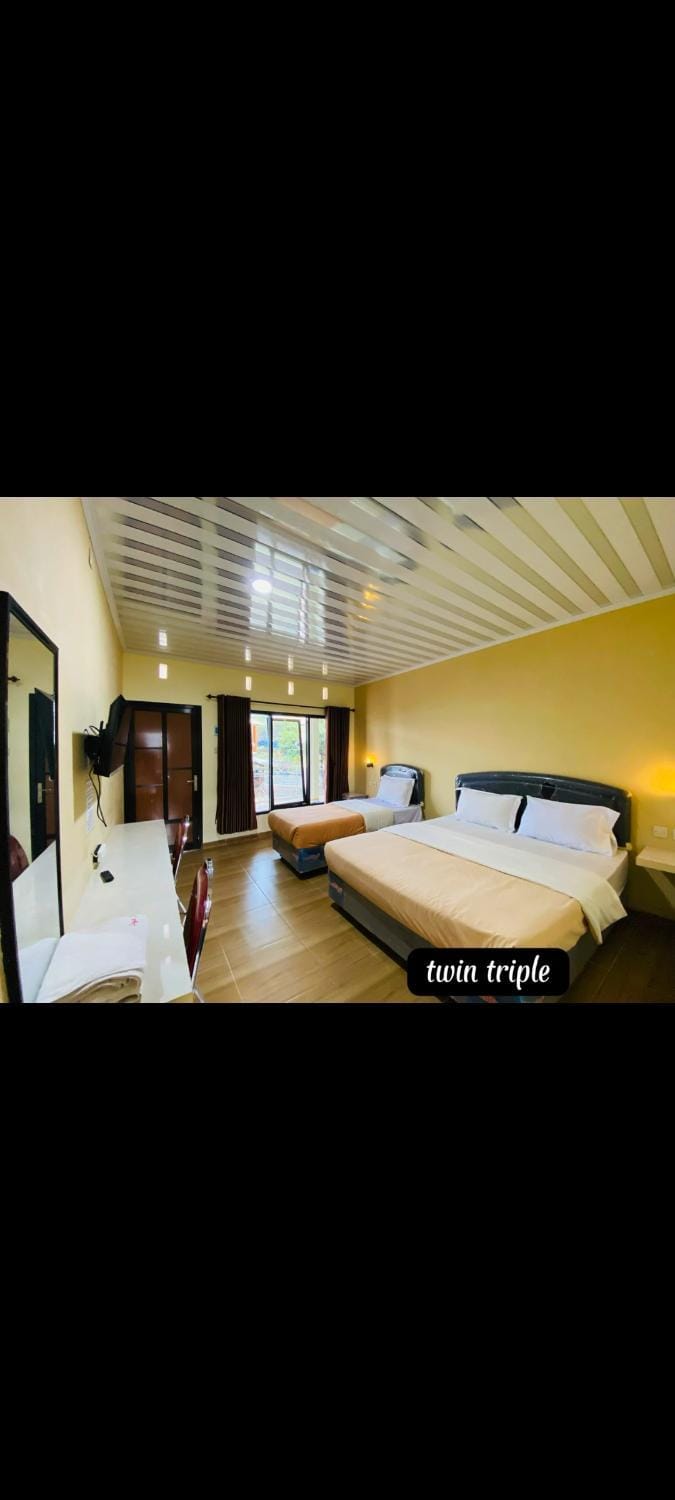 Bed, Photo of the whole room, Bedroom, Text overlay