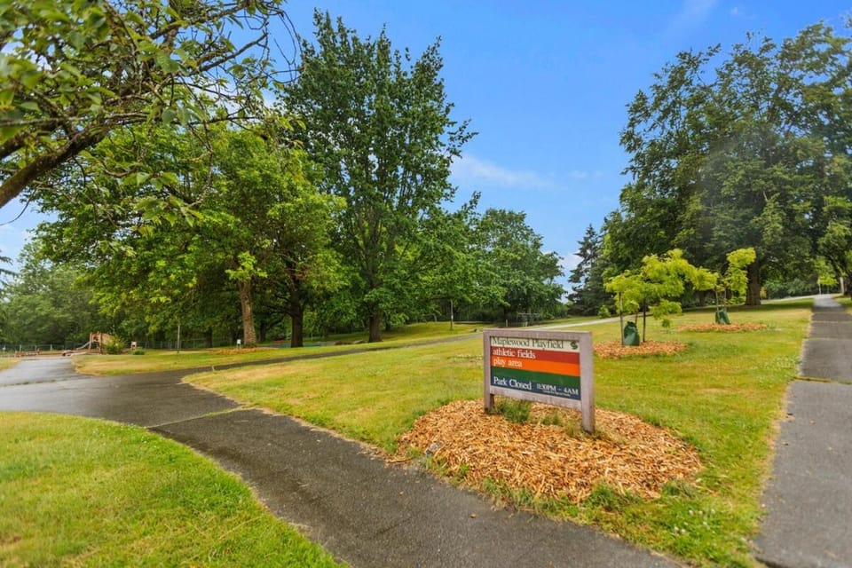 Neighbourhood, Landmark view