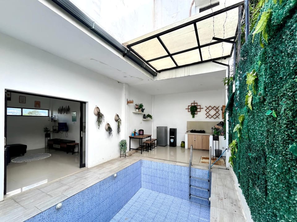 Swimming pool, kitchen