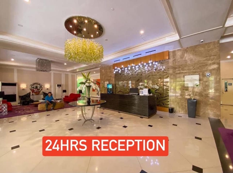 Stamford Executive Resdenc a2,walk to Venice Canal Apartment in Makati