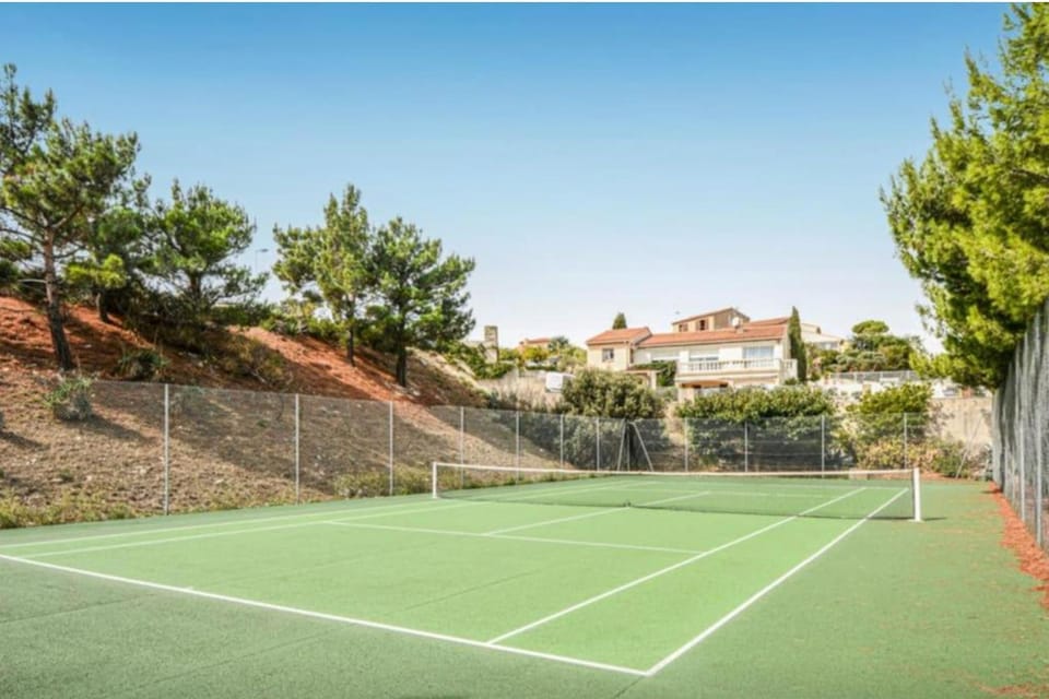 Tennis court