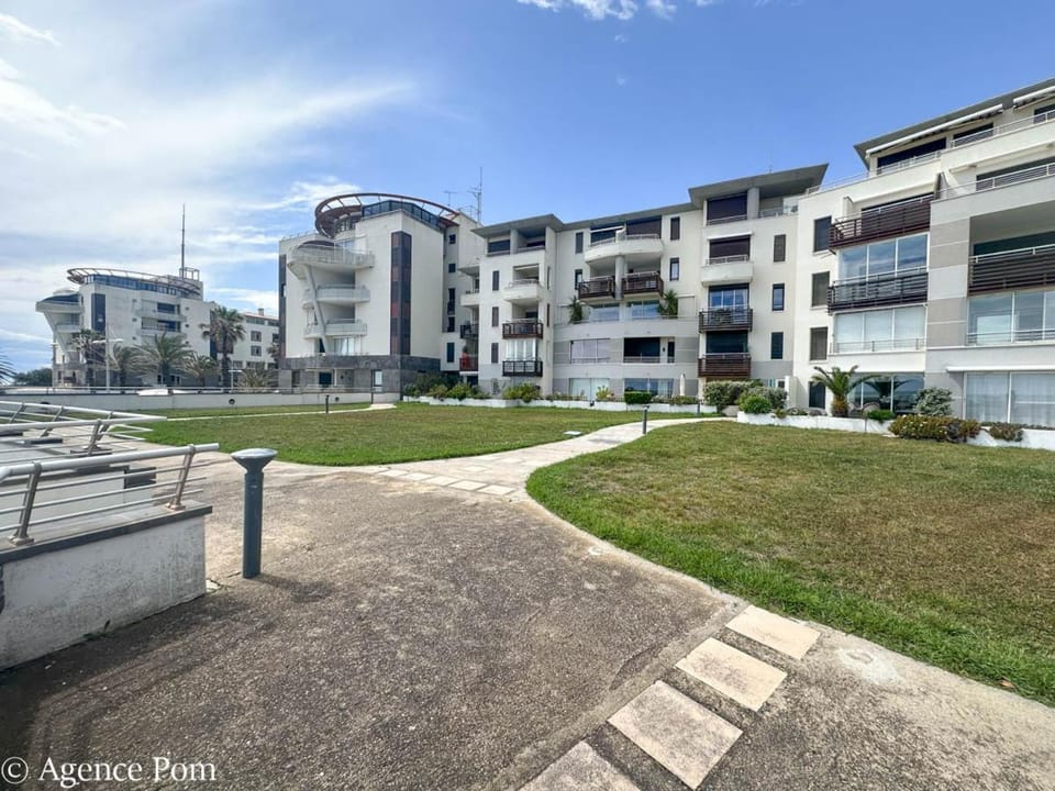 Balta, spacieux T2 vue mer, accès plage immédiat Apartment in Agde
