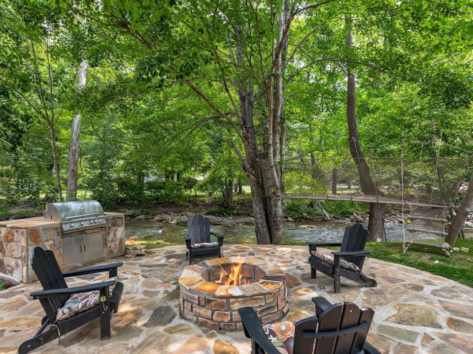 Private River Retreat w Hot Tub & 3 Cabins Cabin in East Fork