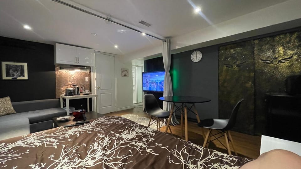 Luxury KIA Room K Vacation rental in Richmond Hill
