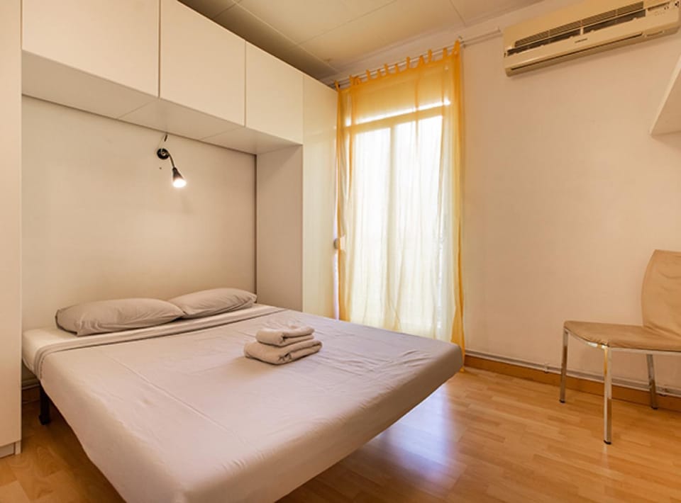 Apartment Salva - 3 bedroom in Poble Sec Apartment in Barcelona