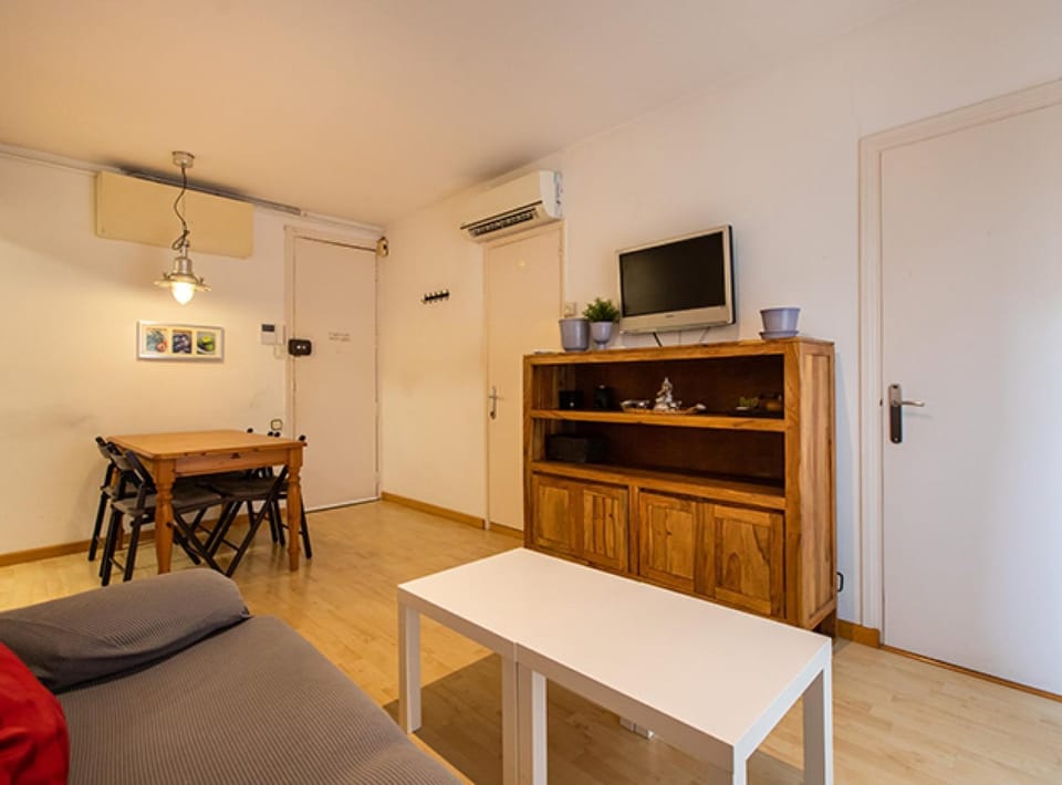 Apartment Salva - 3 bedroom in Poble Sec Apartment in Barcelona
