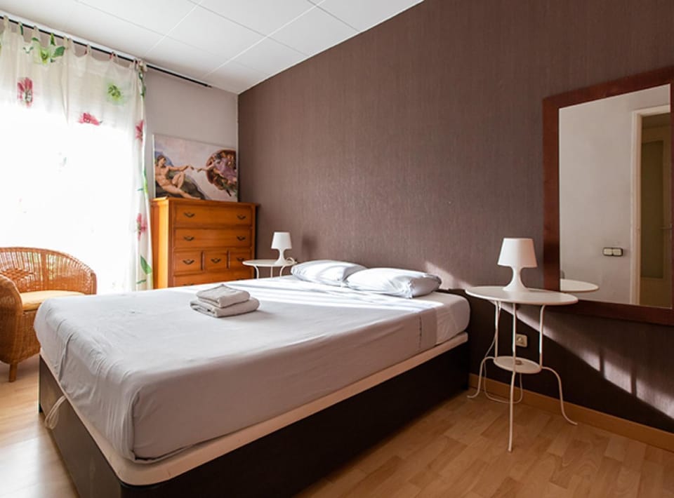 Apartment Salva - 3 bedroom in Poble Sec Apartment in Barcelona