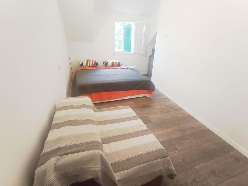 Bed, Bedroom, Text overlay
