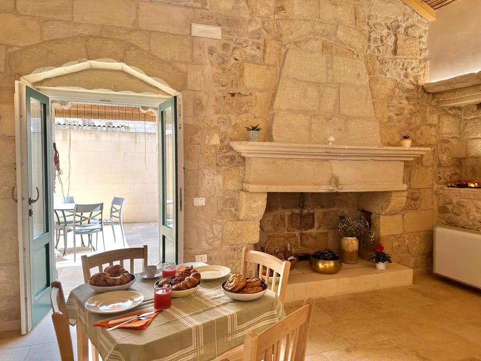 Dining area, Area and facilities, Inner courtyard view, air conditioner