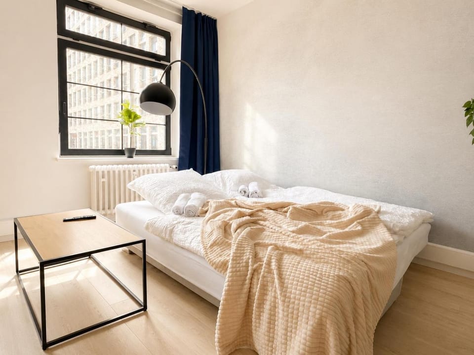 Bed, Living room