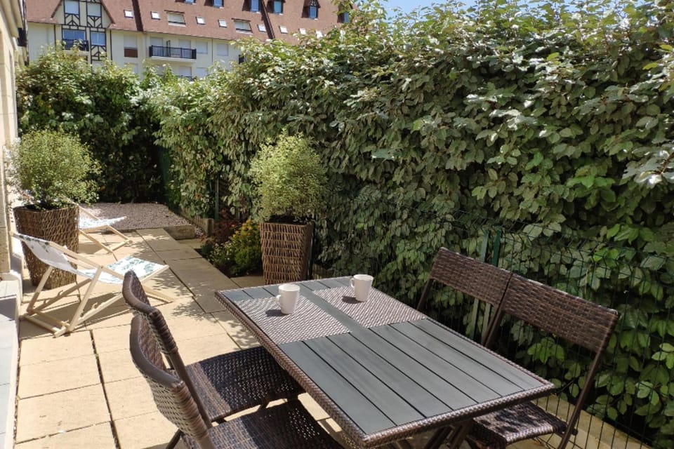 Appart close to the beach with terrace Apartment in Cabourg