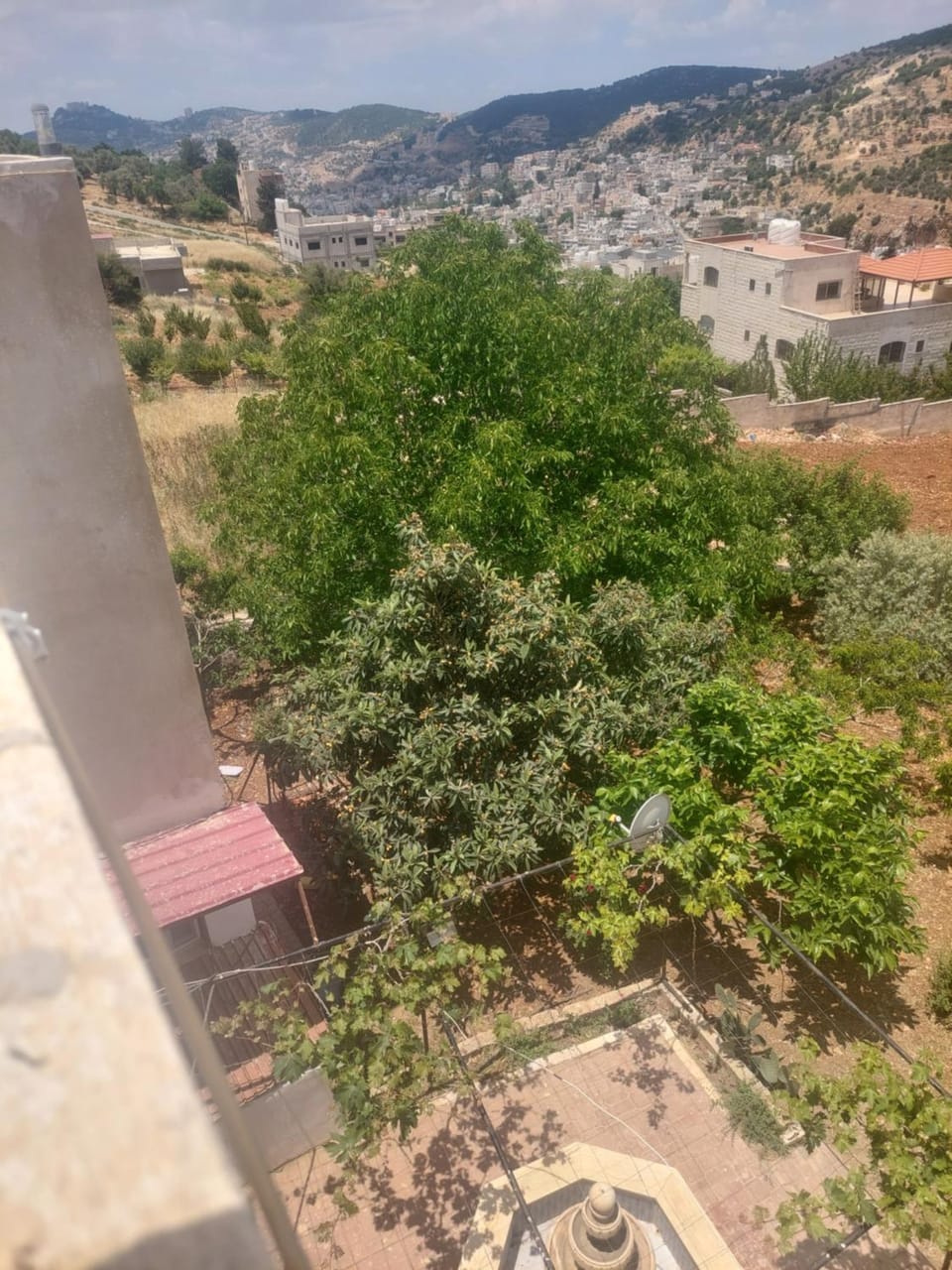 شقه مفروشه ب أحدث الأثاث ومحيطه ب الأشجار من كل الجوانب وقريبه من قلعه عجلون والتلفريك Apartment in Africa