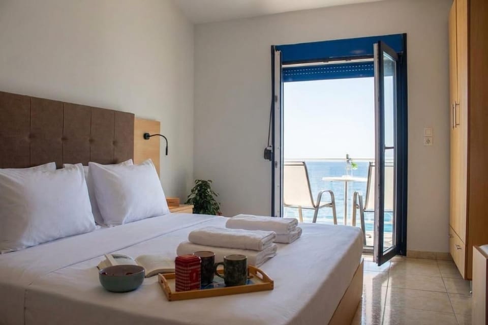 View (from property/room), Balcony/Terrace, Bedroom, Sea view